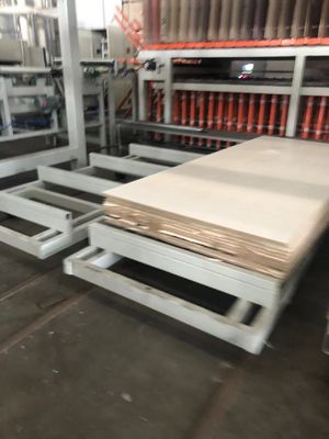 satın al Tam Otomatik Yüksek Basınçlı Kısa Dönemli Sıcak Pres Ahşap Tahta için MDF Tahta Laminasyon online manufacture