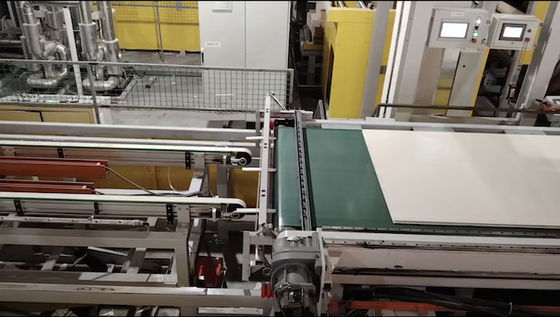 Parçacık karton melamin kontrplak laminat baskı makinesi Kısa döngü hatları 4'×8' 5'×8'