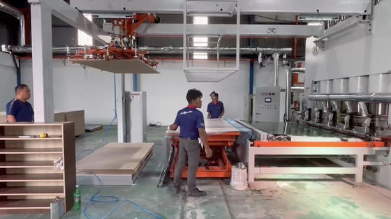 Melamin Mobilya Tahta Laminasyonlu MDF HDF PB Sıcak Baskı Laminasyon Makinesi 15KW