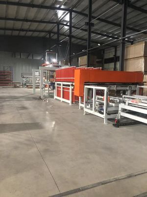 Endüstriyel hassasiyet 20000kN Laminat zemin üretim hattı Kısa döngü sıcak baskı